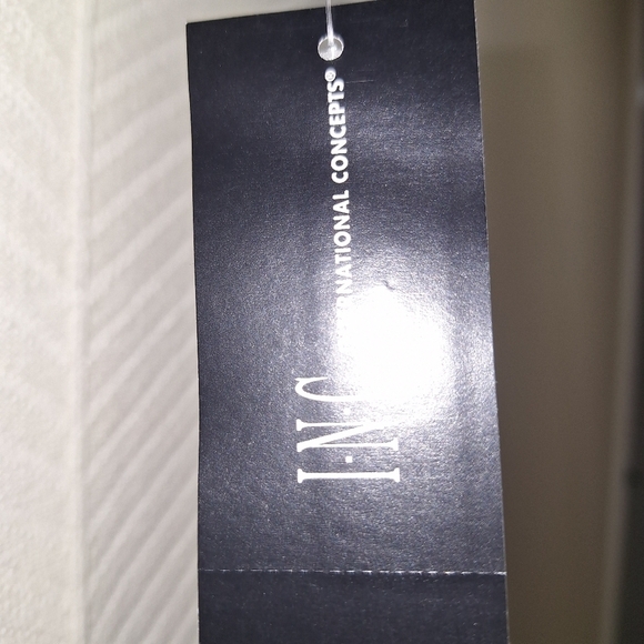 An INC International Concepts cream color turtleneck sweater in a women's XL.NWT - Picture 2 of 9